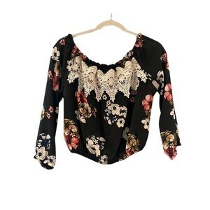 ⭐️ Vivace Medium floral crop blouse sheer